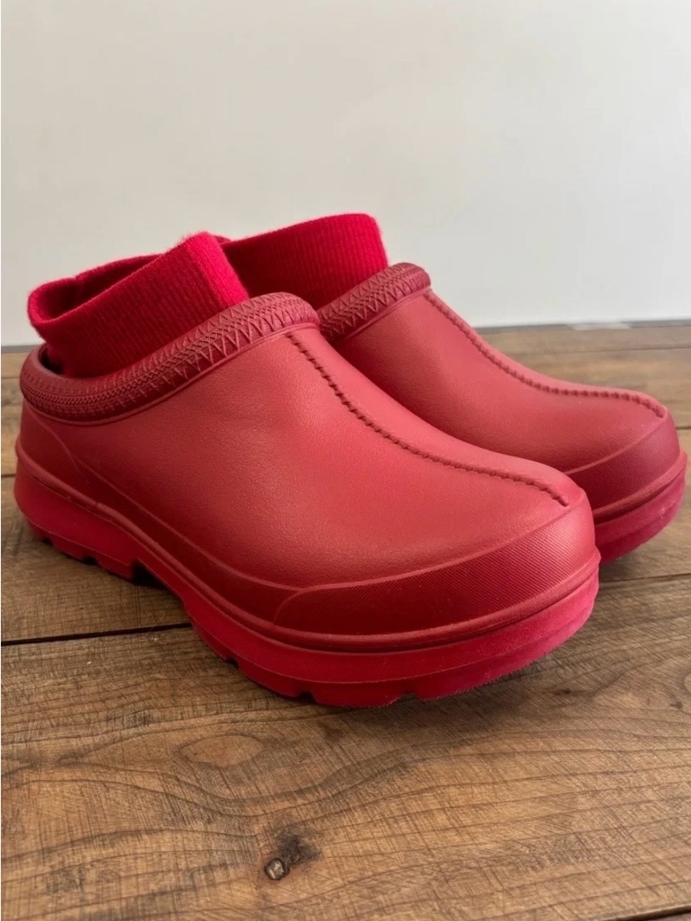 UGG Women's Tasman X Clogs Waterproof Shoes Clogs 1125730 Size 8W Red